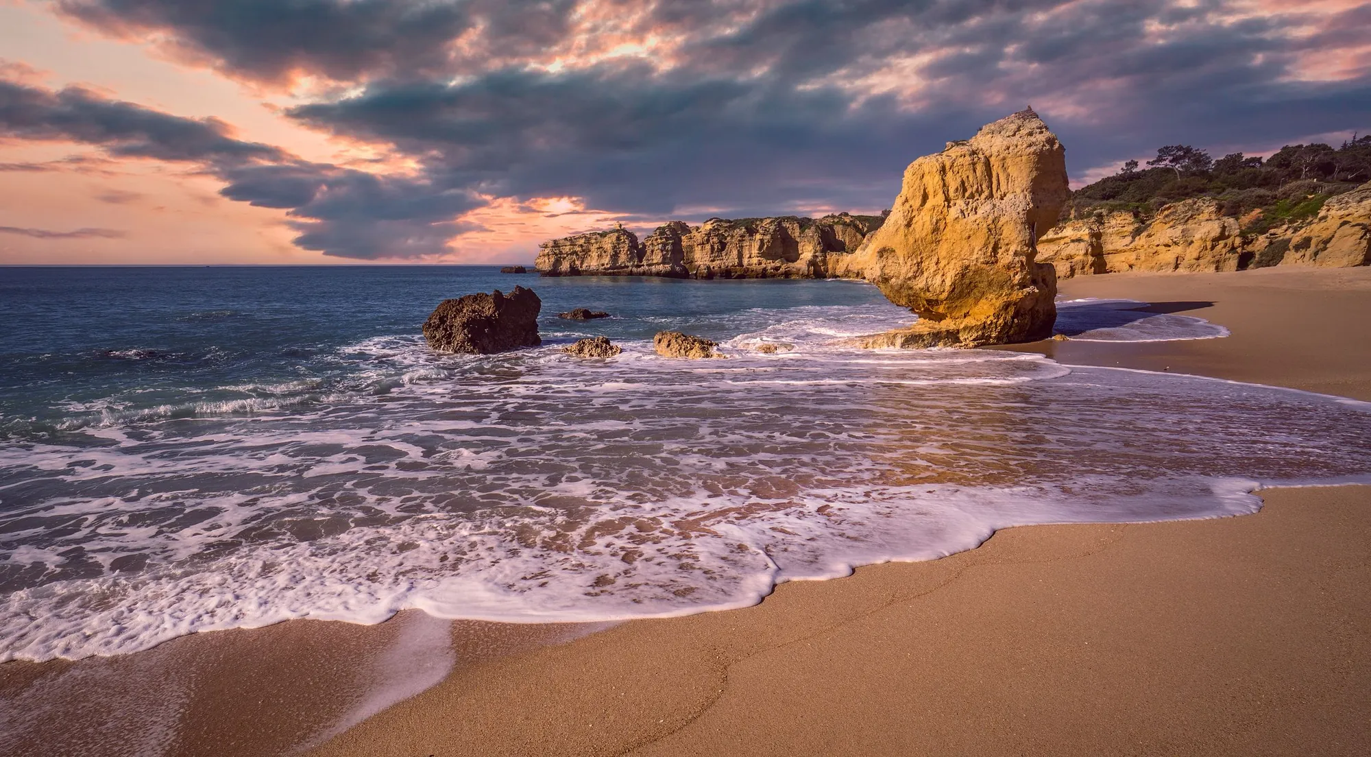 Costa do Algarve ao pôr do sol