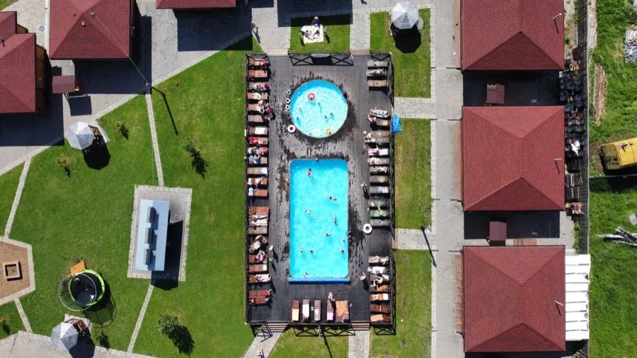 Aldeamento com piscina